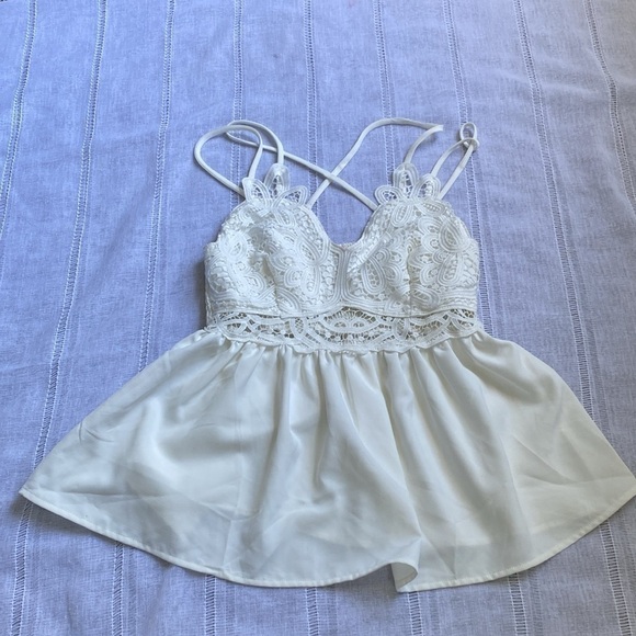 Willow and Root White Crochet Peplum Tank Top. - Picture 5 of 12